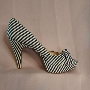 🌿 5/$25. Gianni Bini Blue and White Stripe Heels Size 10M